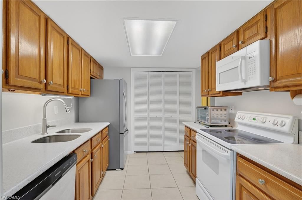 3044 Kings Lake Blvd, Unit 7568, Naples, FL 34112 Photo