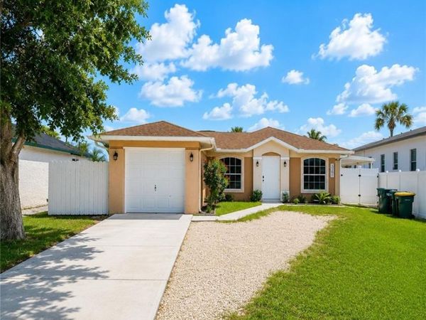 3586 Seagrape AVE, NAPLES, FL 34104