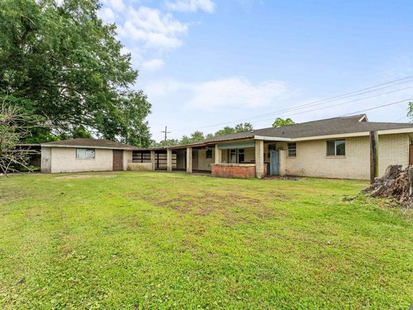403 Vatican Dr, Donaldsonville, LA 70346