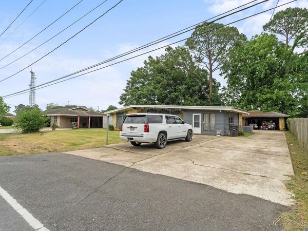 405 Vatican Dr, Donaldsonville, LA 70346