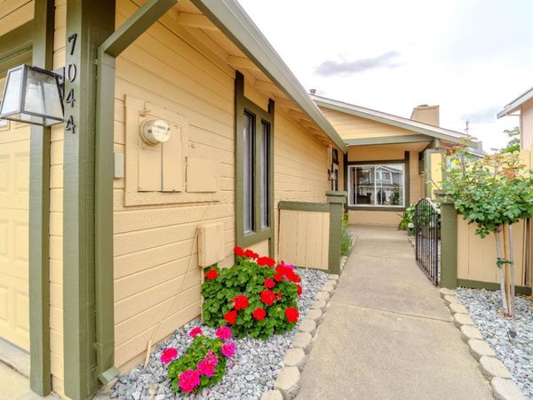 7044 Plume Way, Elk Grove, CA 95758