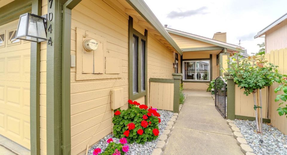 7044 Plume Way, Elk Grove, CA 95758 Photo