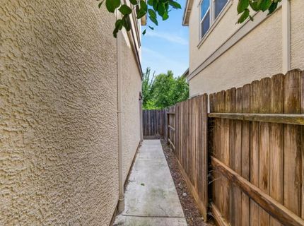 1886 Mammoth Way, Sacramento, CA 95834 Photo