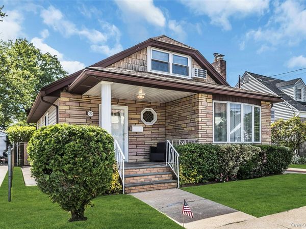 30 West Avenue , Malverne, NY 11565