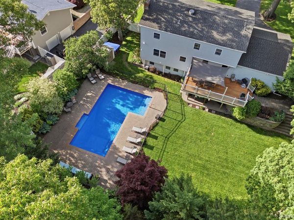 14 Julia Circle , East Setauket, NY 11733