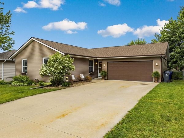 606 Olive Drive NW, Cedar Rapids, IA 52405