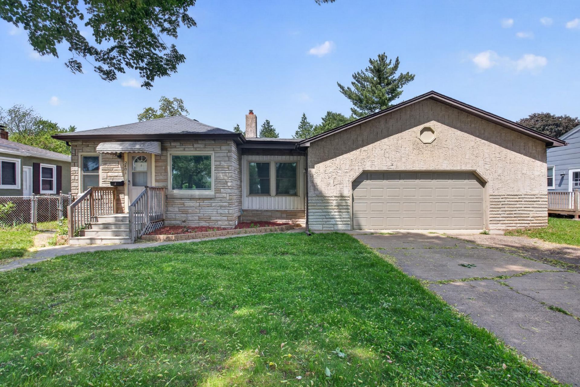 2401 14th Avenue E, North Saint Paul, MN 55109