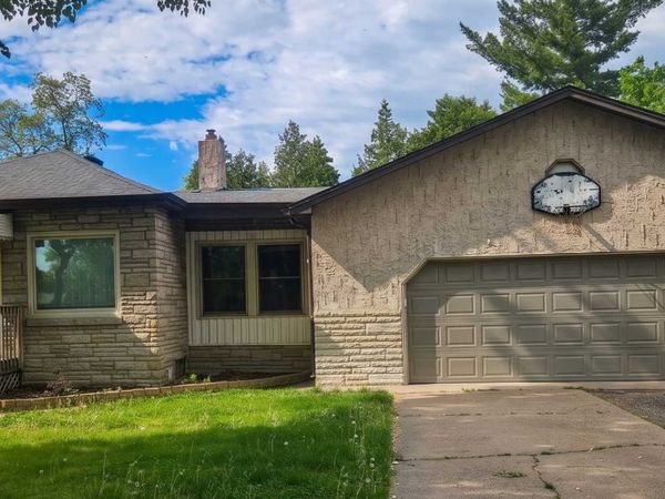 2401 14th Avenue E, North Saint Paul, MN 55109