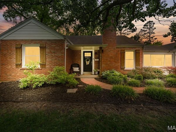 870 Victoria Place , St Louis, MO 63122