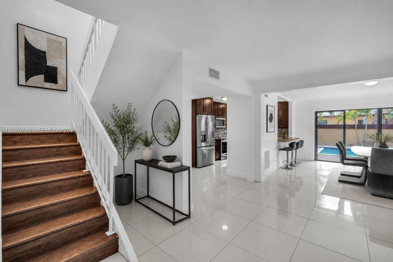 1010 NE 204th Ter, Miami, FL 33179 Photo