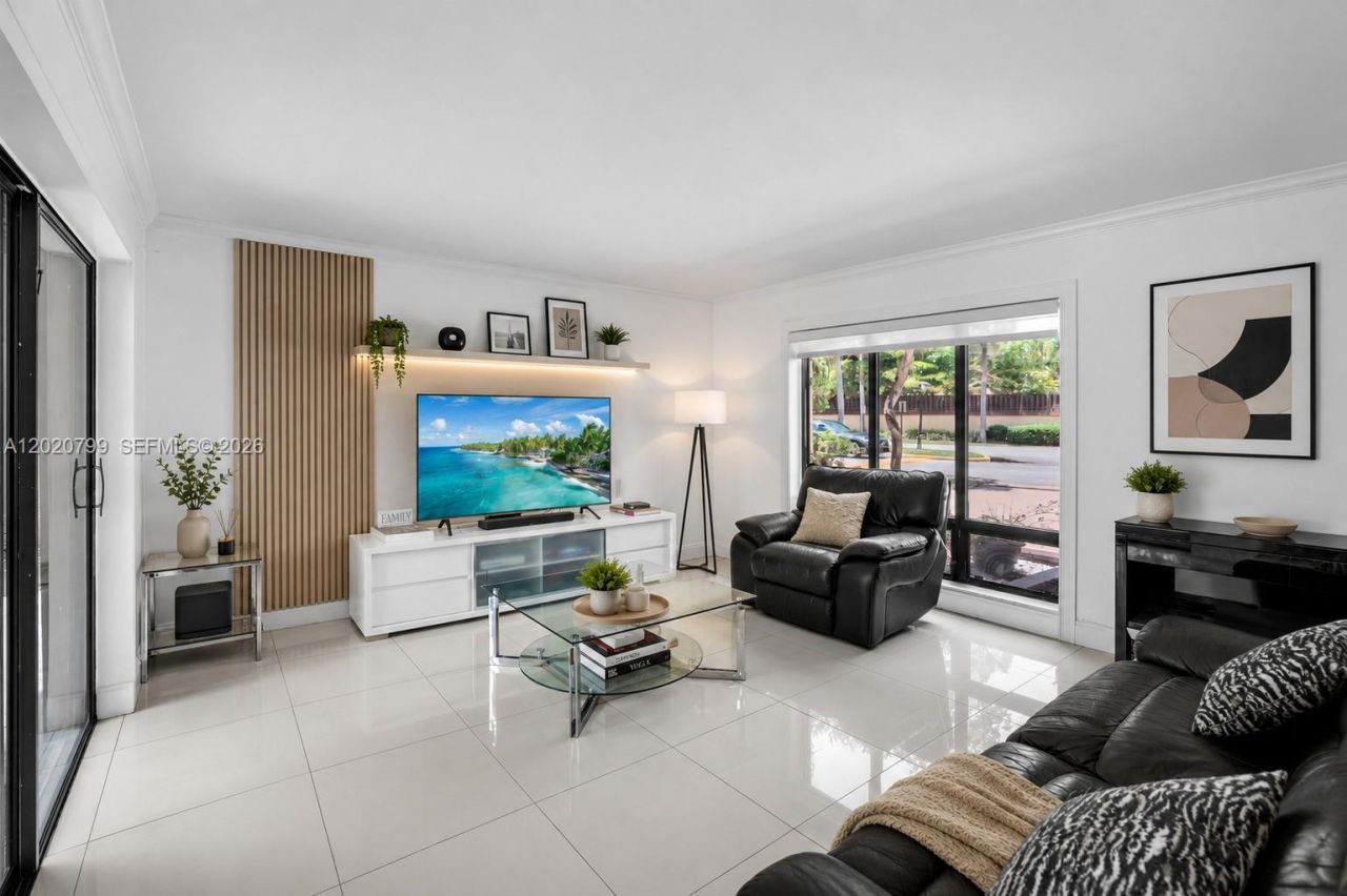 1010 NE 204th Ter, Miami, FL 33179 Photo