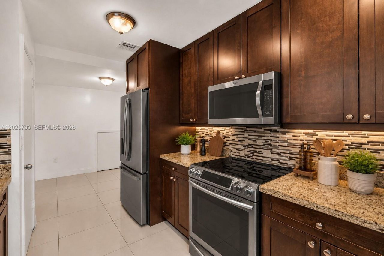 1010 NE 204th Ter, Miami, FL 33179 Photo