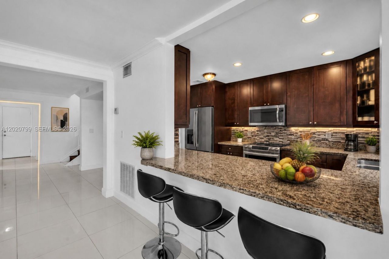 1010 NE 204th Ter, Miami, FL 33179 Photo