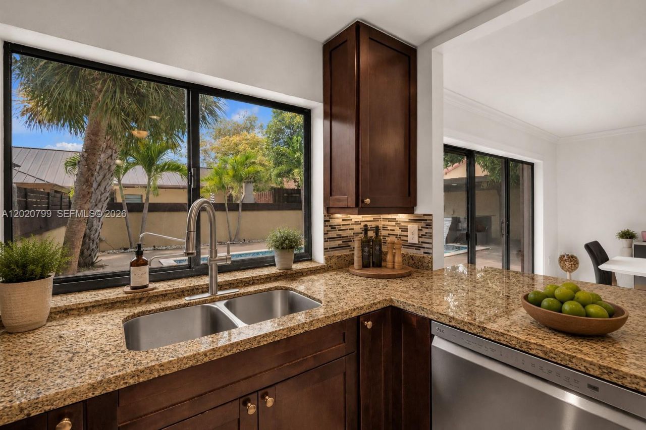 1010 NE 204th Ter, Miami, FL 33179 Photo