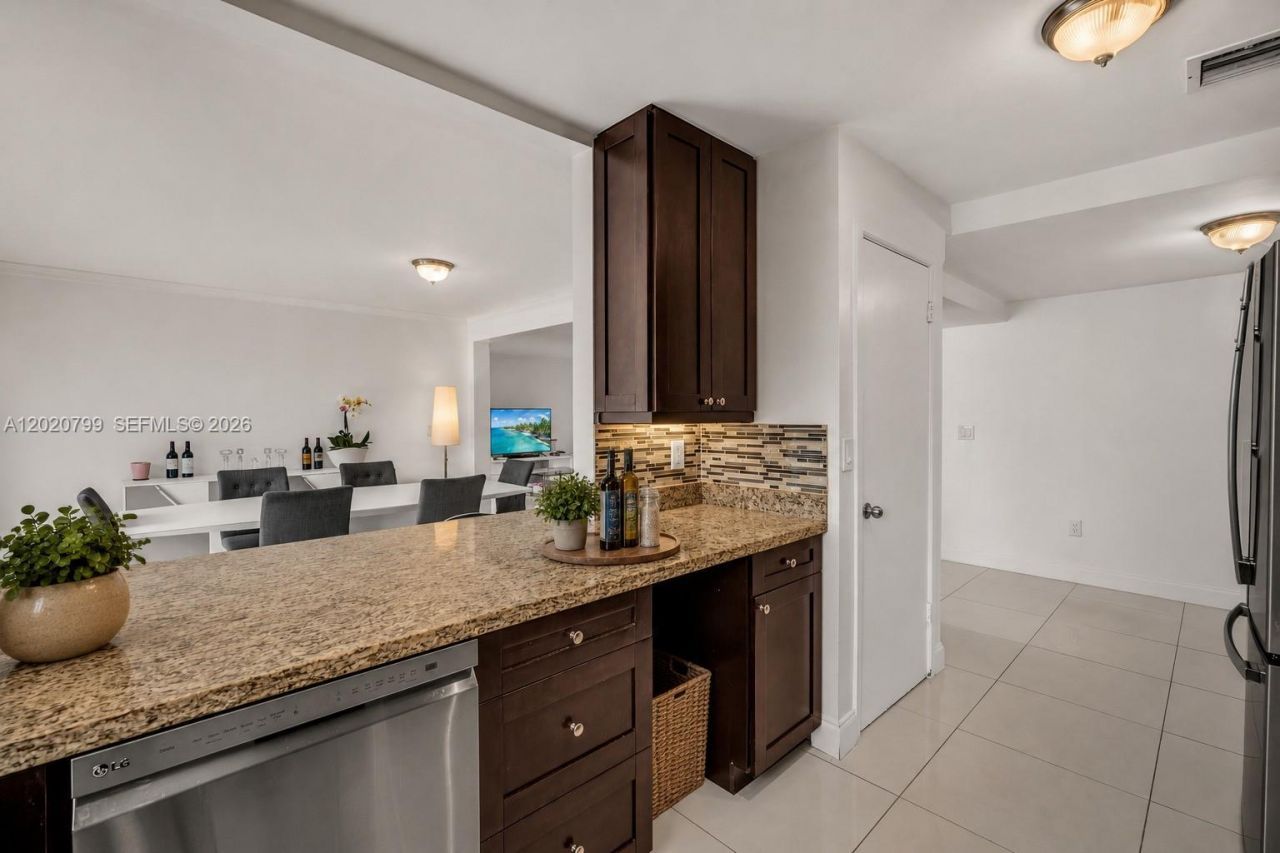1010 NE 204th Ter, Miami, FL 33179 Photo