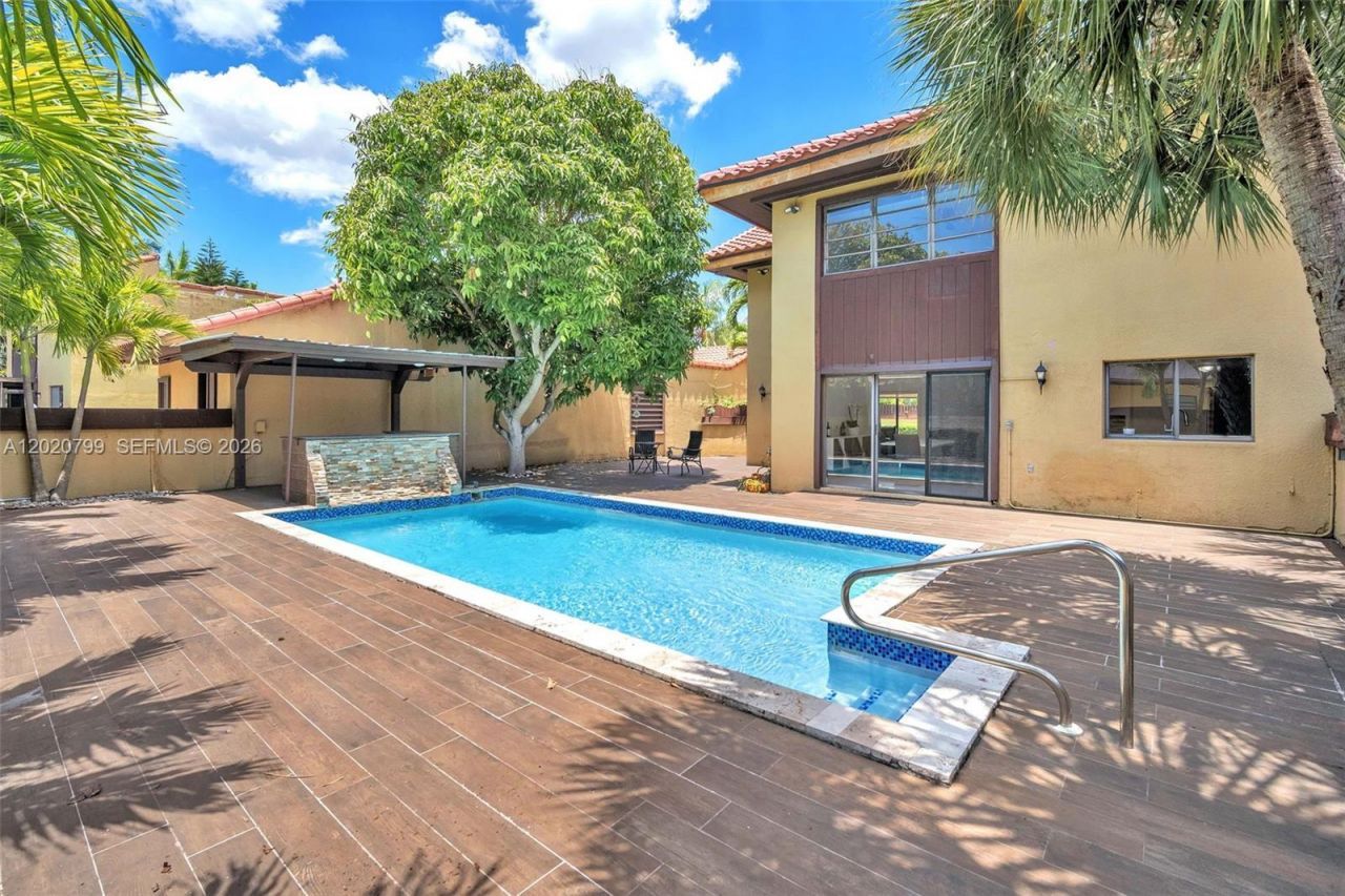 1010 NE 204th Ter, Miami, FL 33179 Photo
