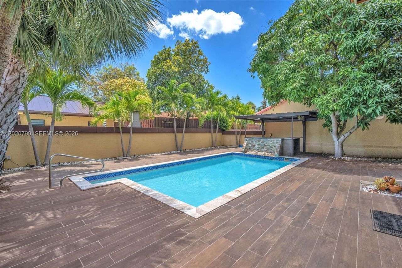 1010 NE 204th Ter, Miami, FL 33179 Photo