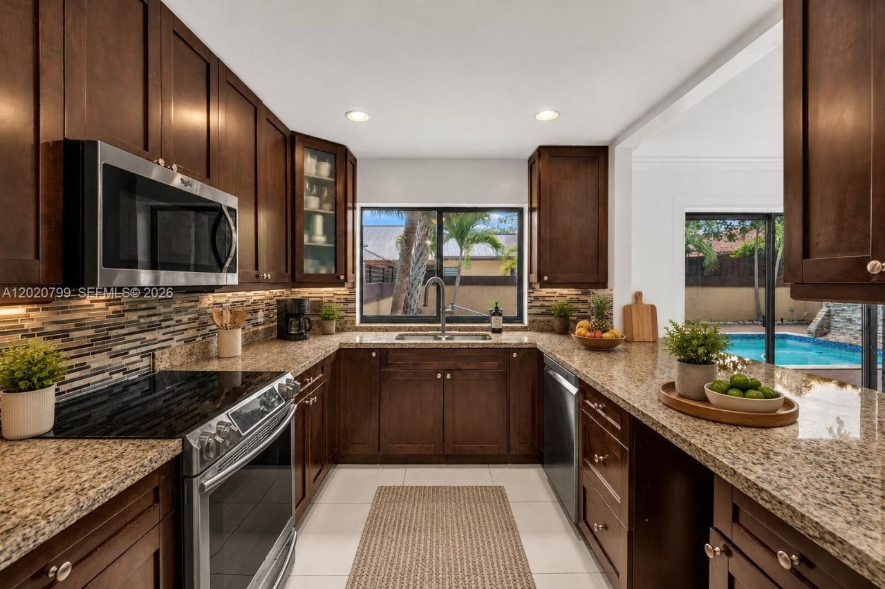 1010 NE 204th Ter, Miami, FL 33179 Photo