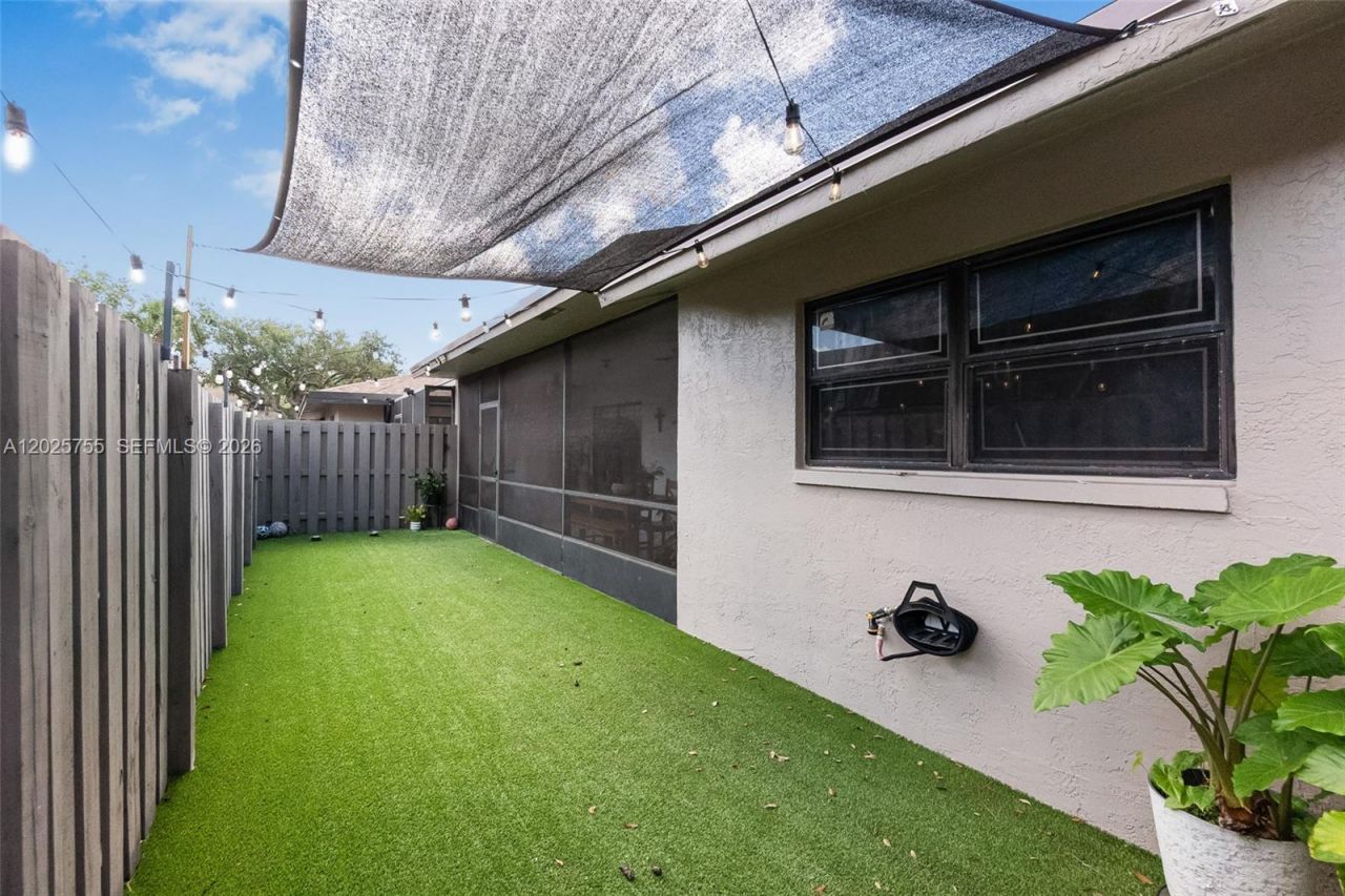 7560 NW 79th Ave, Unit V2, Tamarac, FL 33321 Photo
