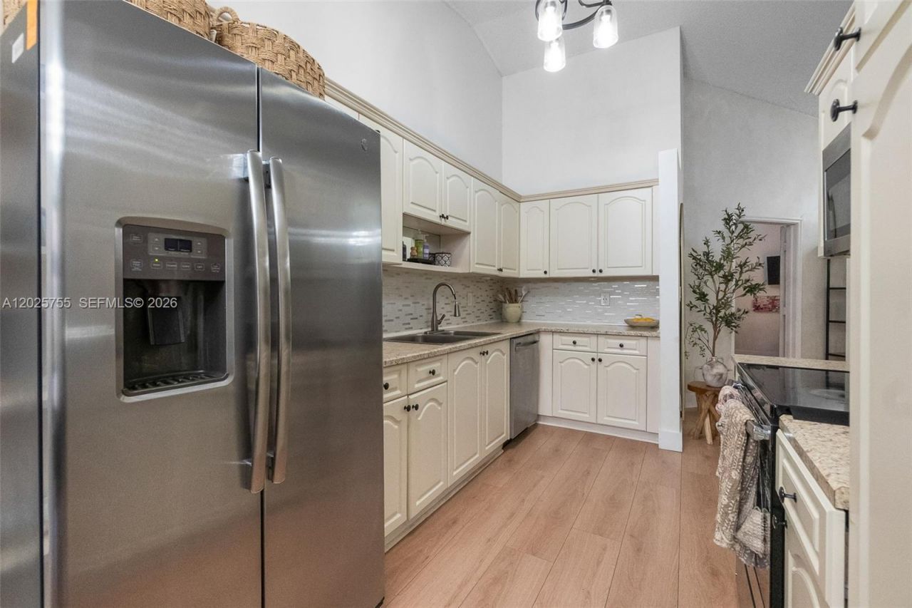 7560 NW 79th Ave, Unit V2, Tamarac, FL 33321 Photo