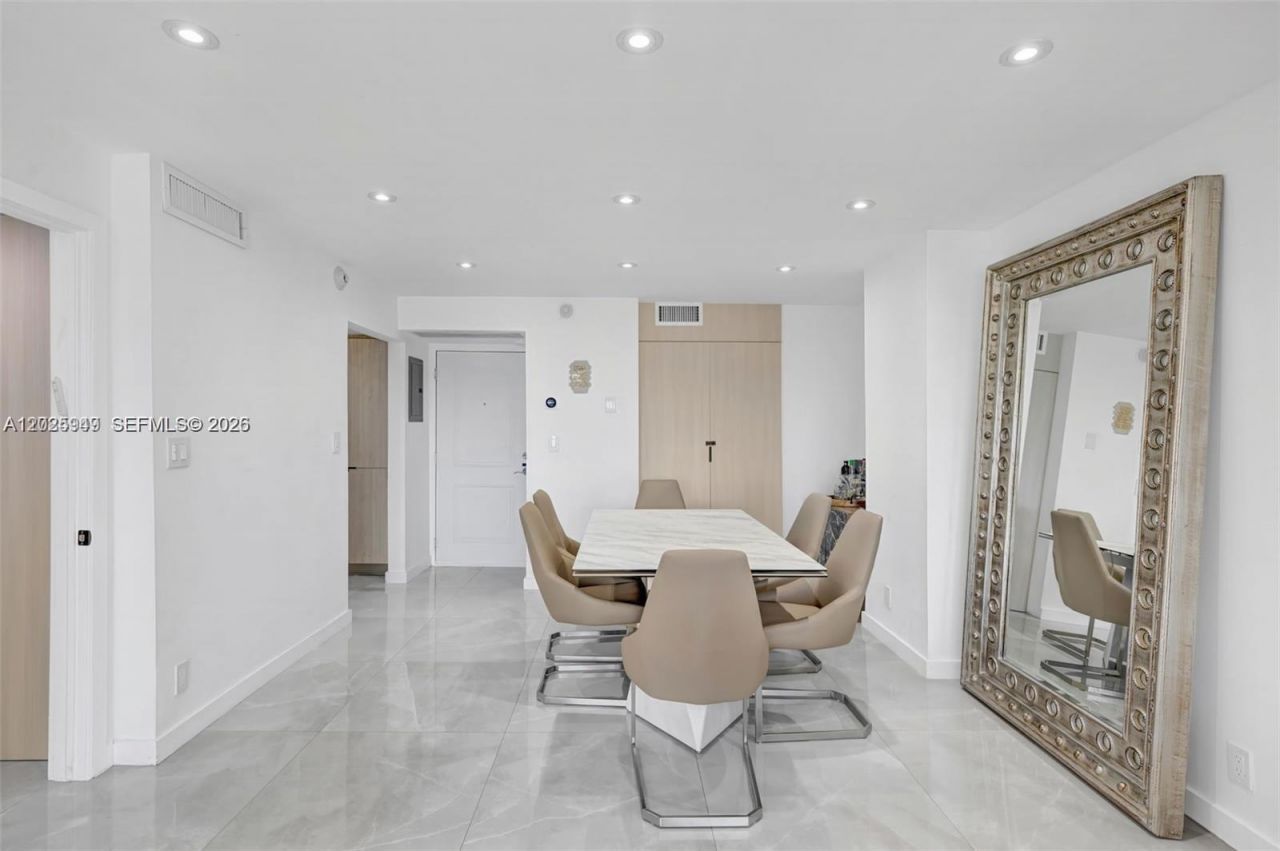 100 Bayview Dr , Unit 503, Sunny Isles Beach, FL 33160 Photo