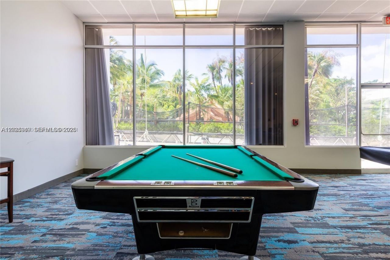 100 Bayview Dr , Unit 503, Sunny Isles Beach, FL 33160 Photo