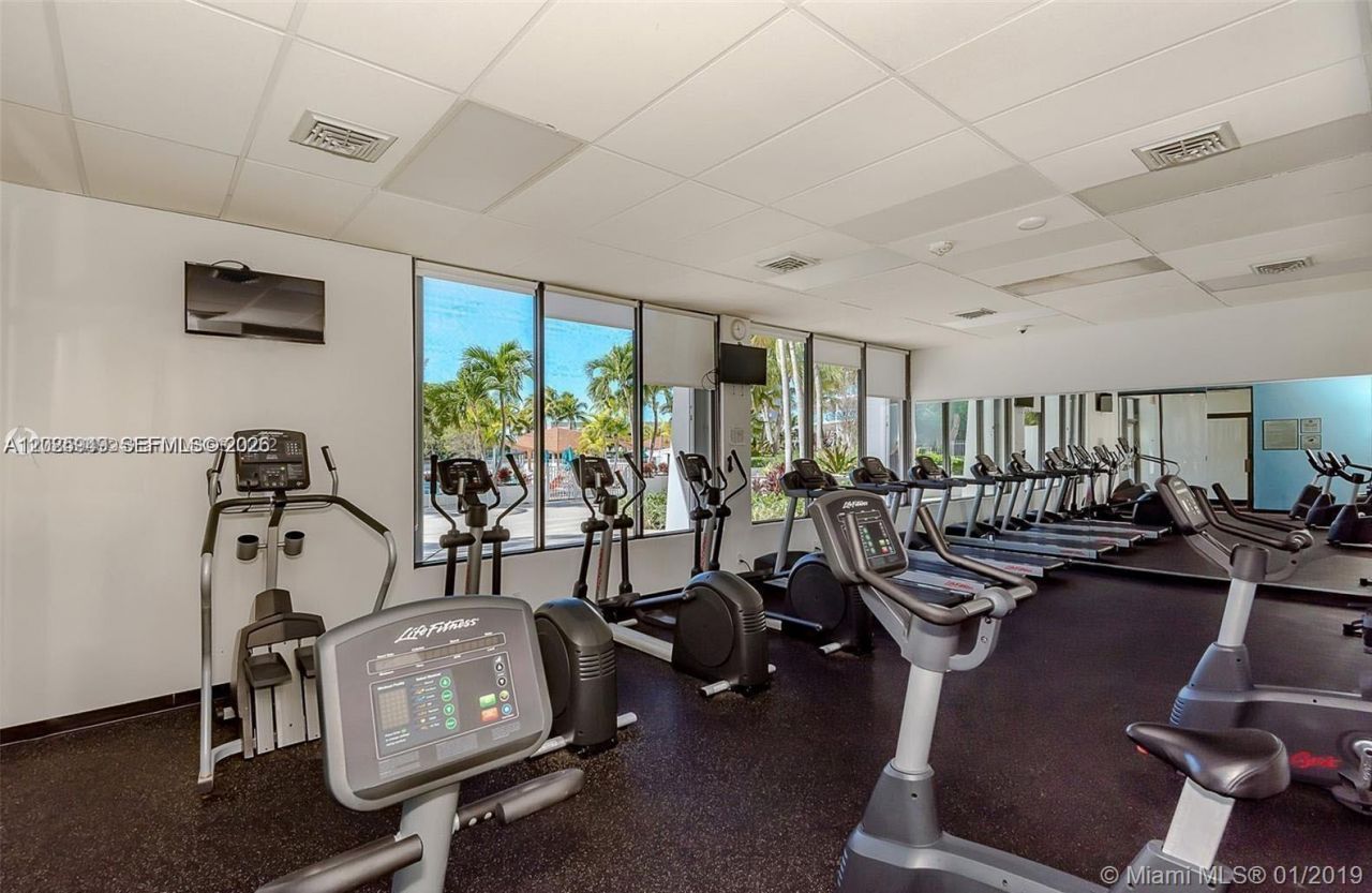 100 Bayview Dr , Unit 503, Sunny Isles Beach, FL 33160 Photo