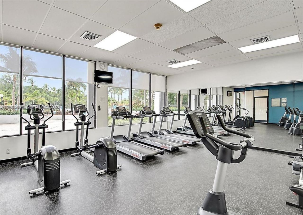 100 Bayview Dr , Unit 503, Sunny Isles Beach, FL 33160 Photo
