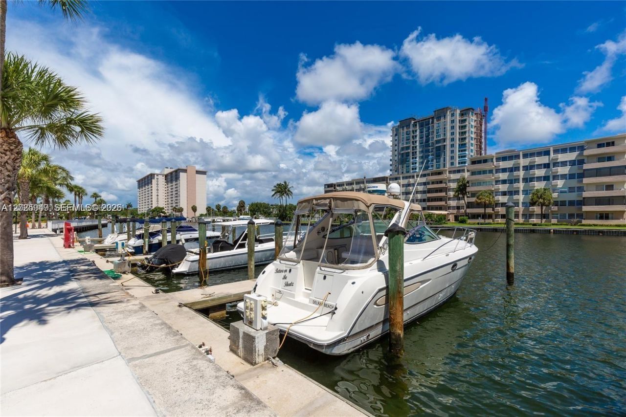 100 Bayview Dr , Unit 503, Sunny Isles Beach, FL 33160 Photo