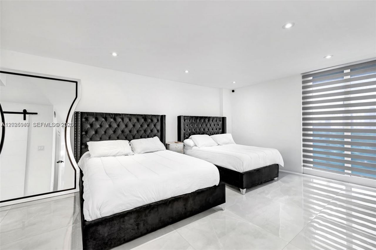 100 Bayview Dr , Unit 503, Sunny Isles Beach, FL 33160 Photo