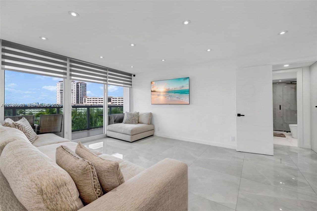 100 Bayview Dr , Unit 503, Sunny Isles Beach, FL 33160 Photo