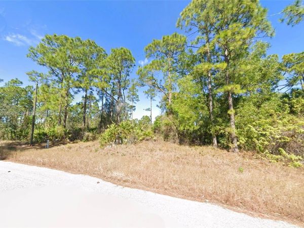 1047 Grove St E , Lehigh Acres, FL 33974