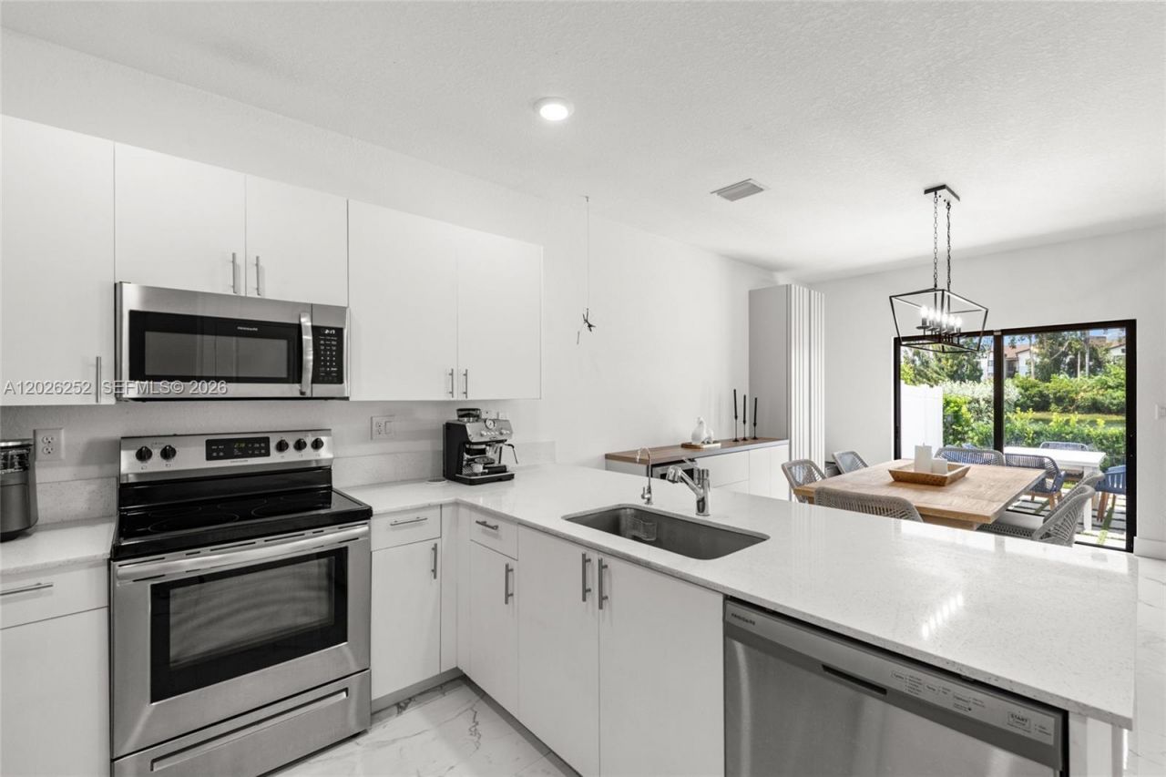 577 NW 204th St, Miami Gardens, FL 33169 Photo