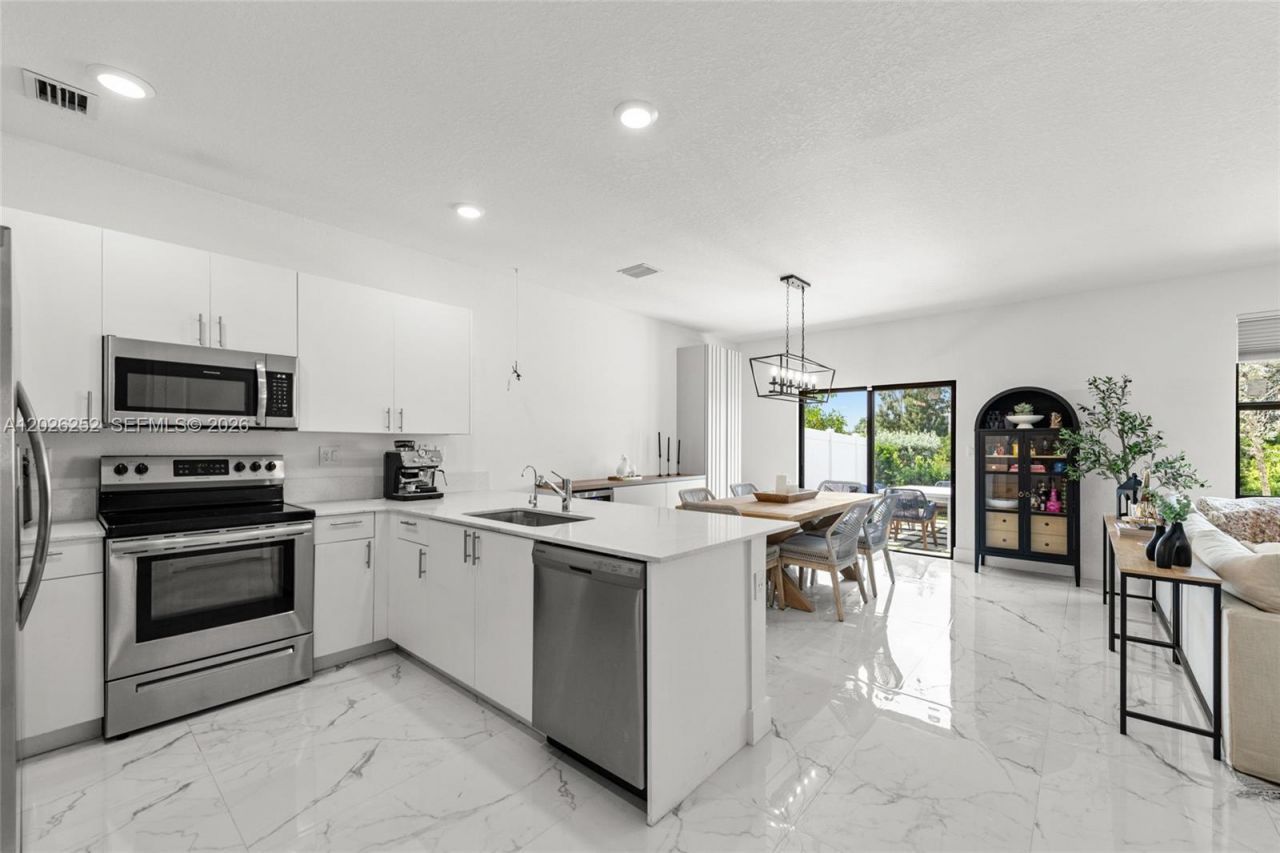 577 NW 204th St, Miami Gardens, FL 33169 Photo