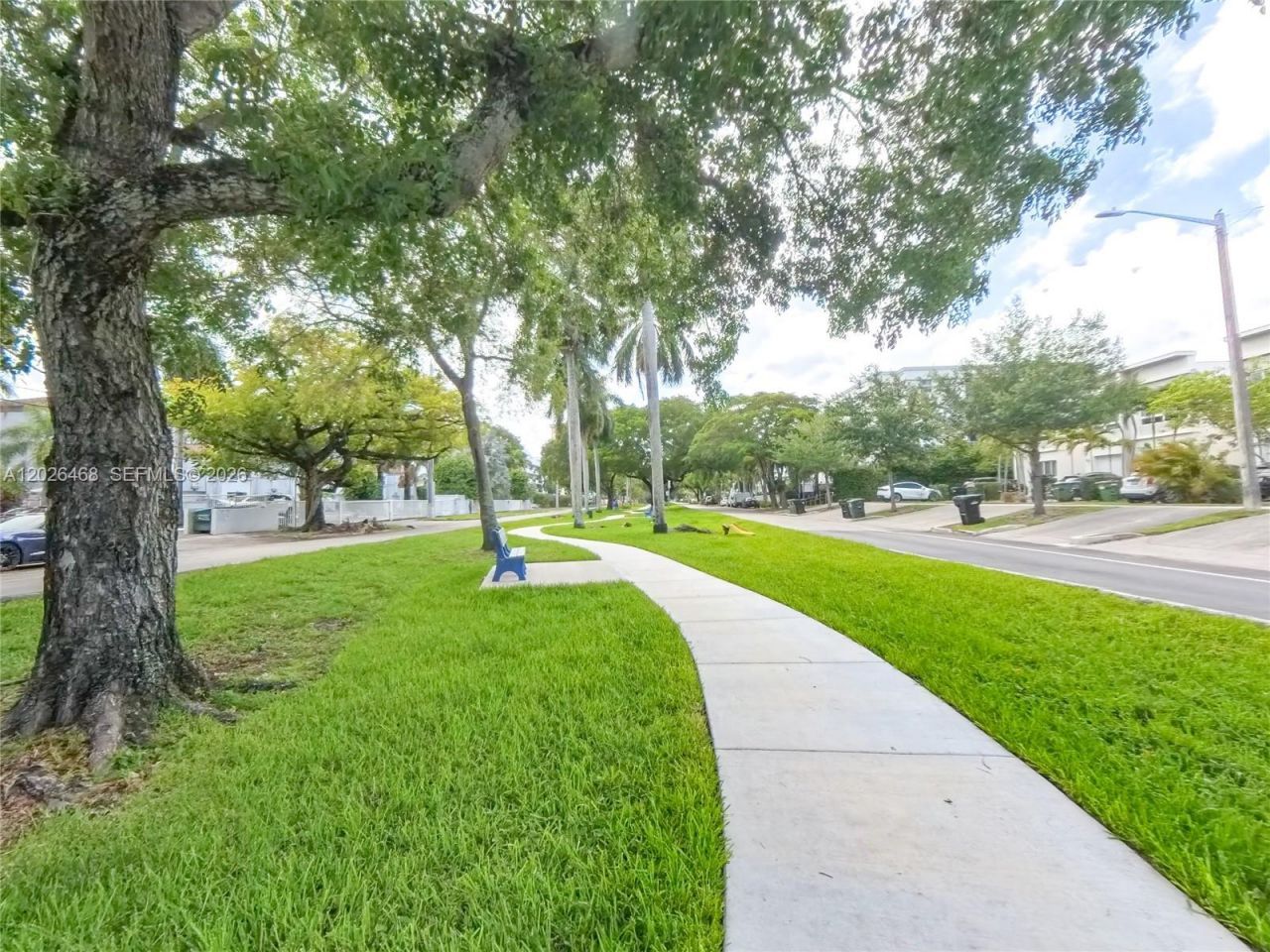 2430 NE 135th St, Unit 101, North Miami, FL 33181 Photo