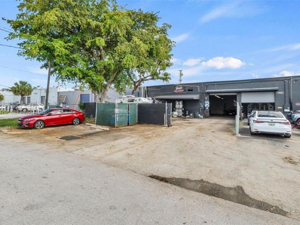 7850 NW 56th St , Doral, FL 33166