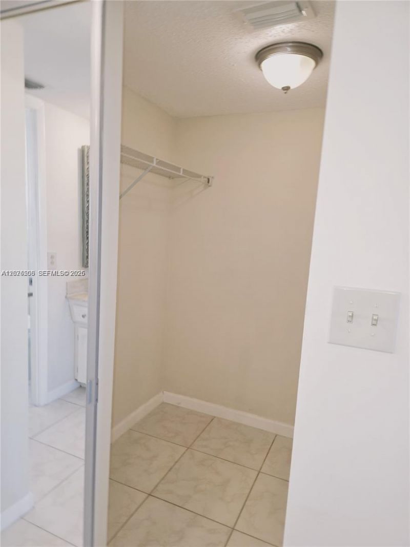 4140 NW 44th Ave, Unit 411, Lauderdale Lakes, FL 33319 Photo