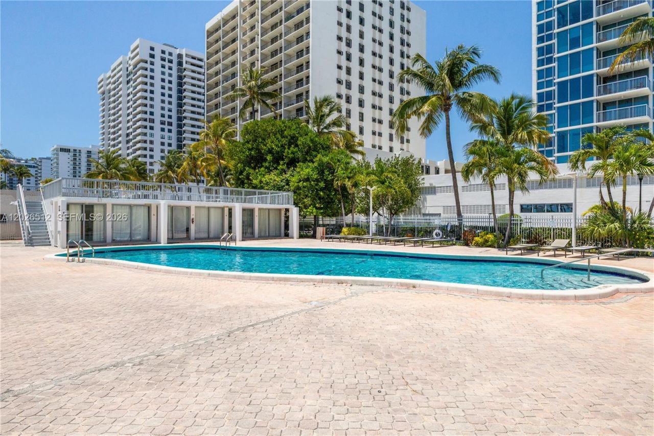 2655 Collins Ave , Unit 2308, Miami Beach, FL 33140 Photo