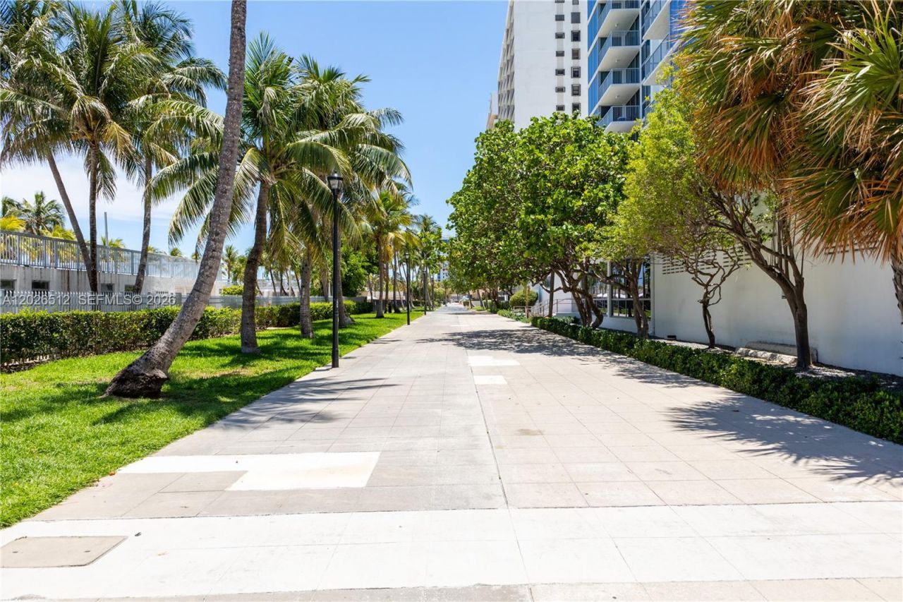 2655 Collins Ave , Unit 2308, Miami Beach, FL 33140 Photo