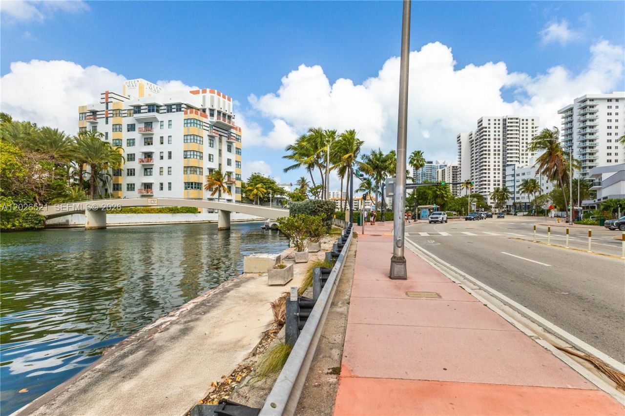 2421 Lake Pancoast Dr, Unit 3B, Miami Beach, FL 33140 Photo