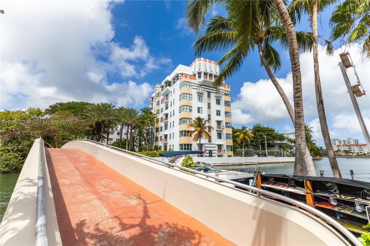 2421 Lake Pancoast Dr , Unit 3B, Miami Beach, FL 33140 Photo