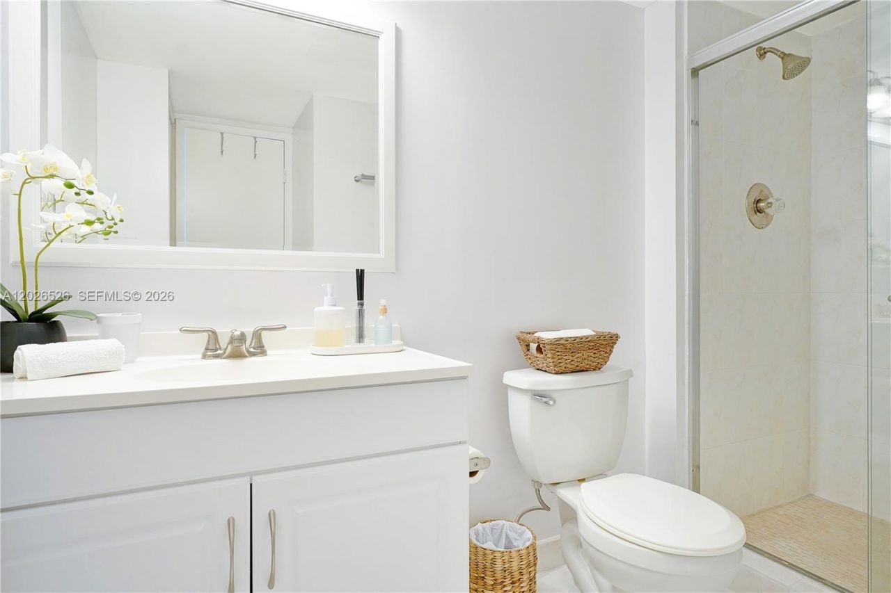 3625 N Country Club Dr , Unit 2610, Aventura, FL 33180 Photo
