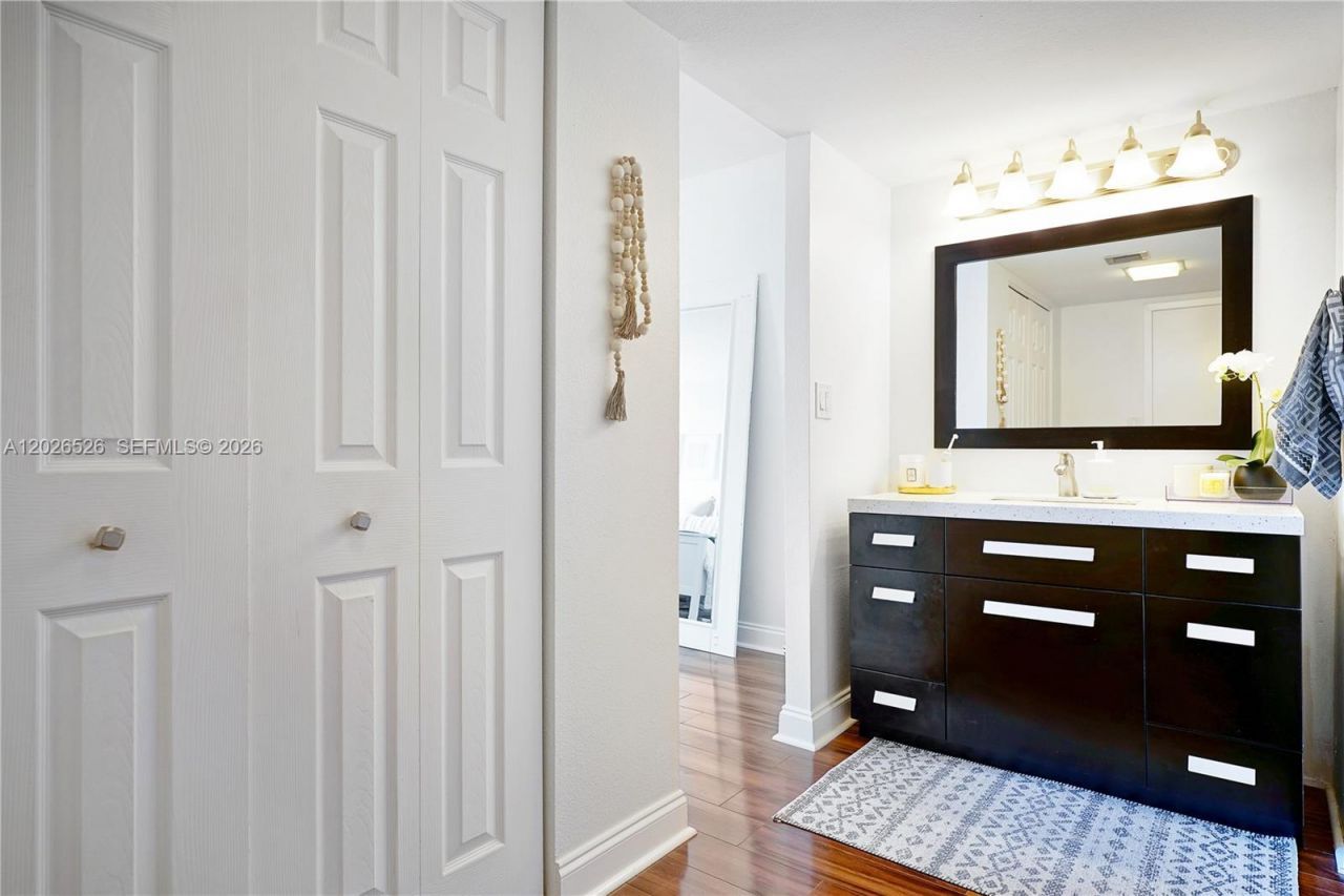 3625 N Country Club Dr , Unit 2610, Aventura, FL 33180 Photo