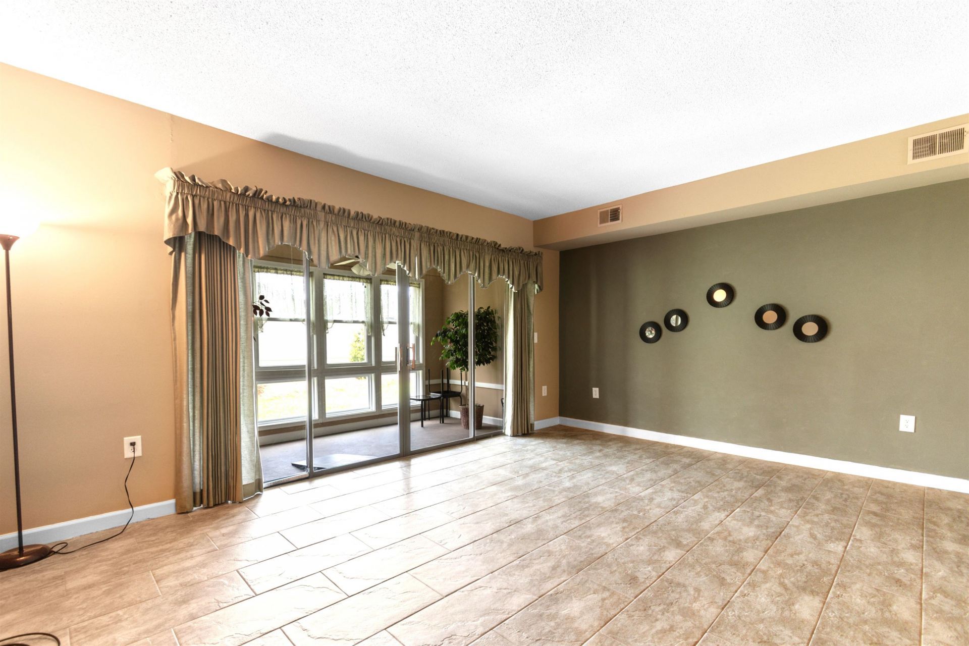 928 Villa Dr. Photo 15