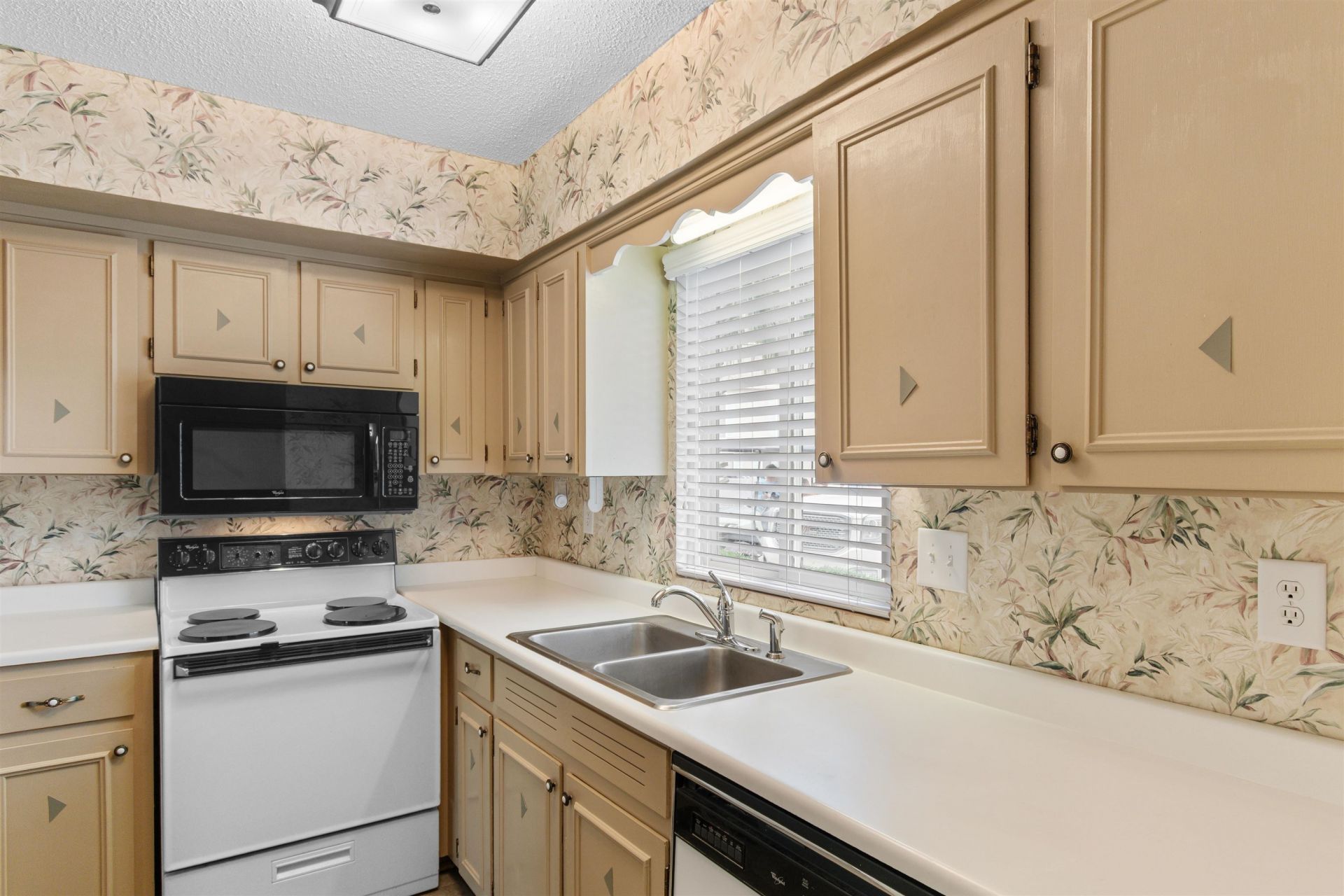928 Villa Dr. Photo 21
