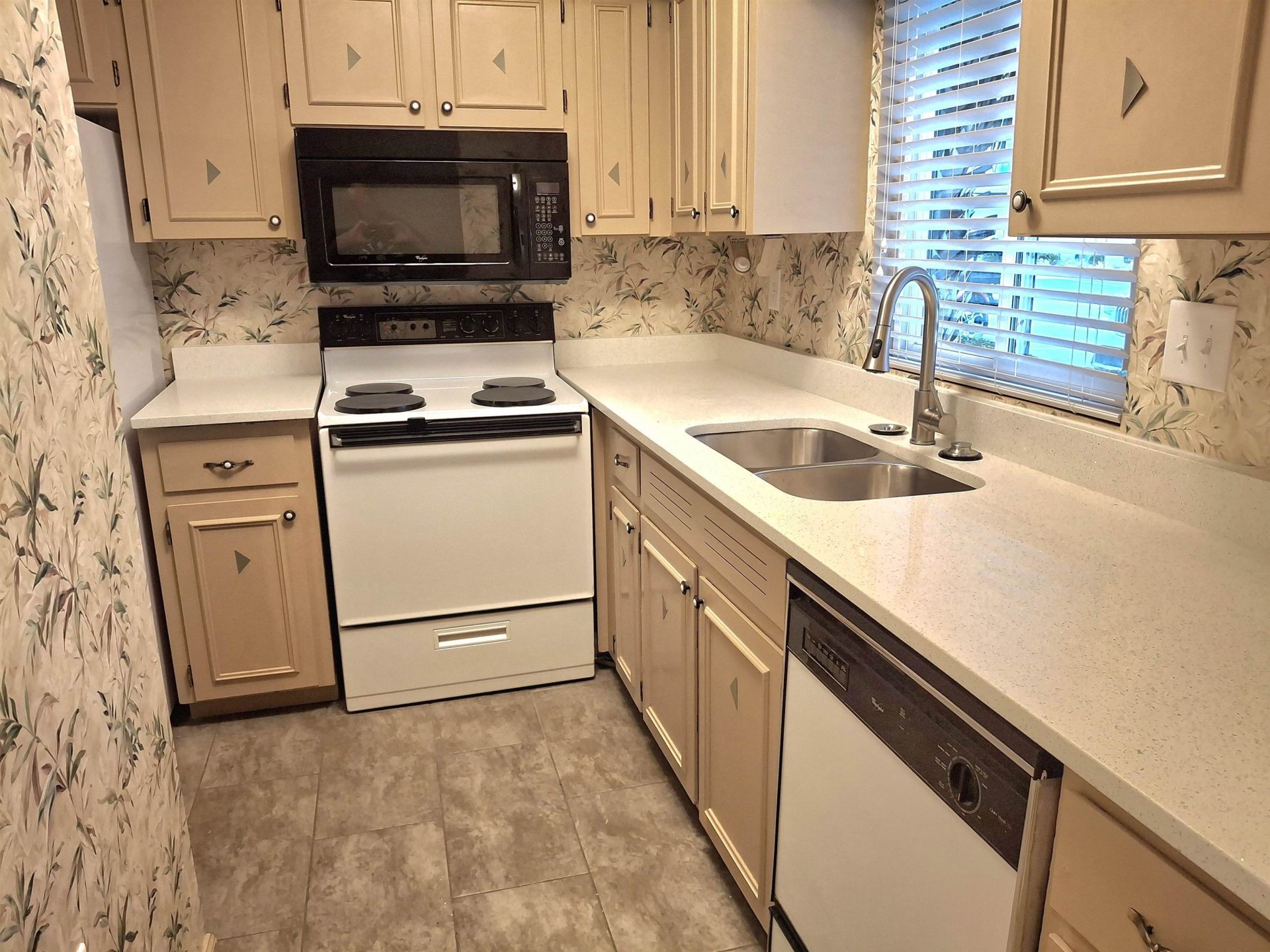 928 Villa Dr. Photo 22
