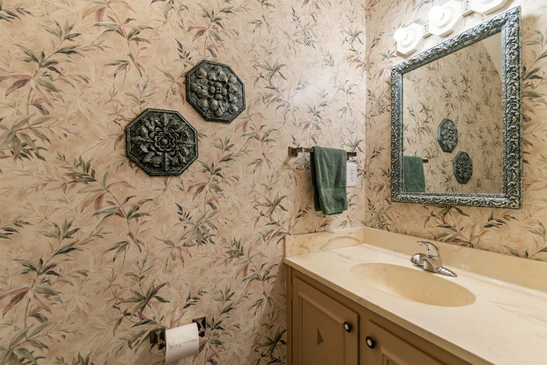 928 Villa Dr. Photo 32
