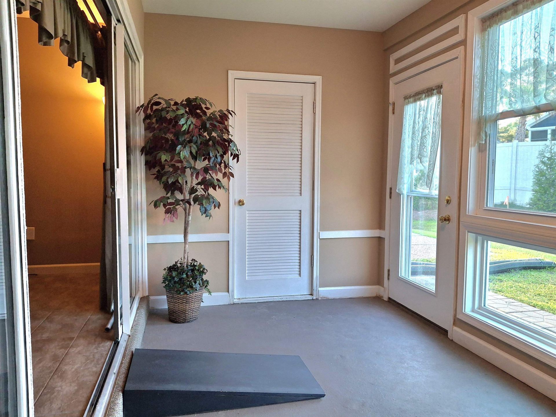 928 Villa Dr.  Photo 81