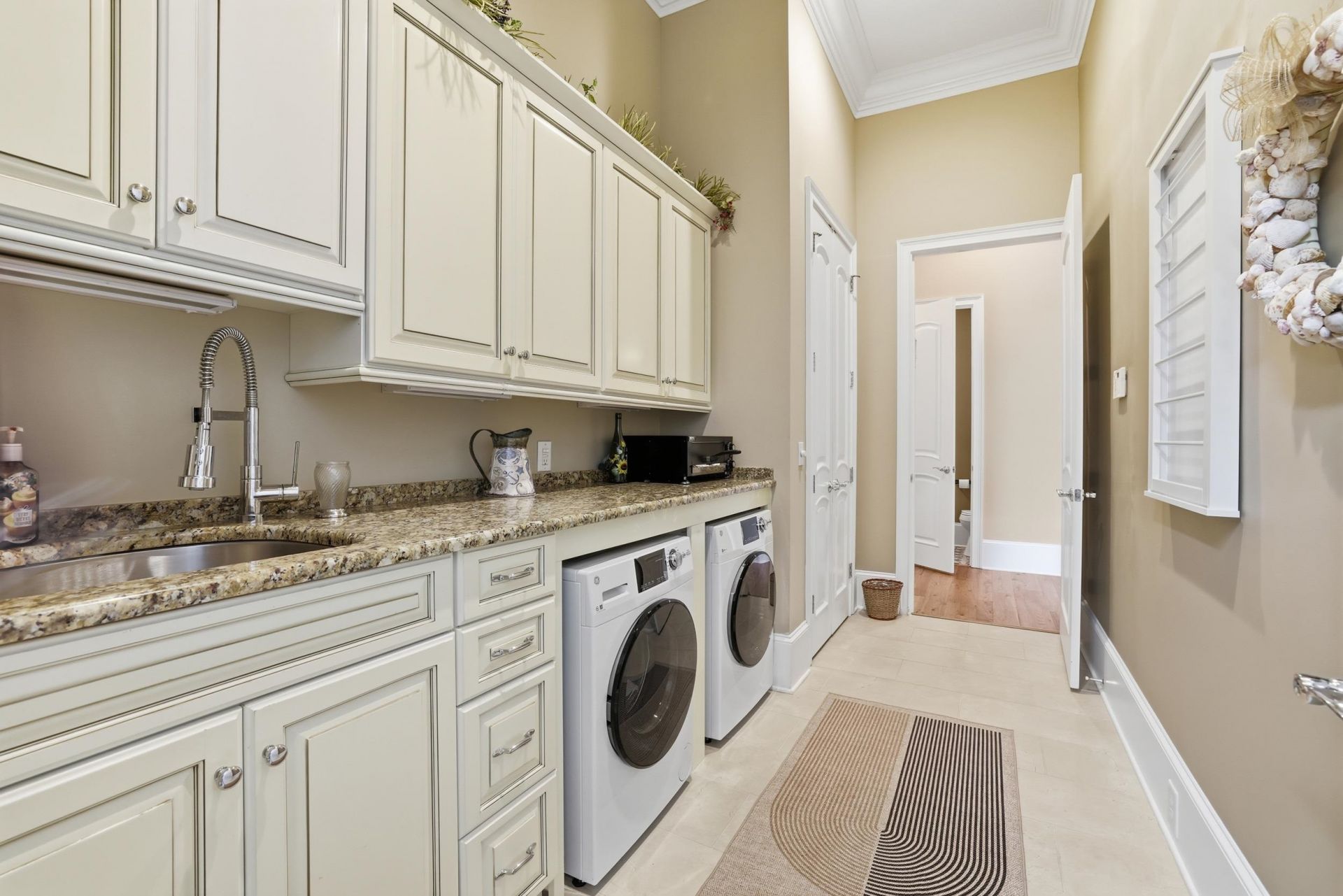 681 Reserve Dr.  Photo 24