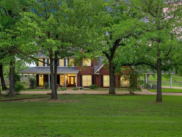 290 Bolton Circle, West, TX 76691